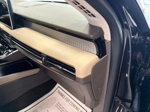 Used 2023 Lincoln Corsair AWD image 36
