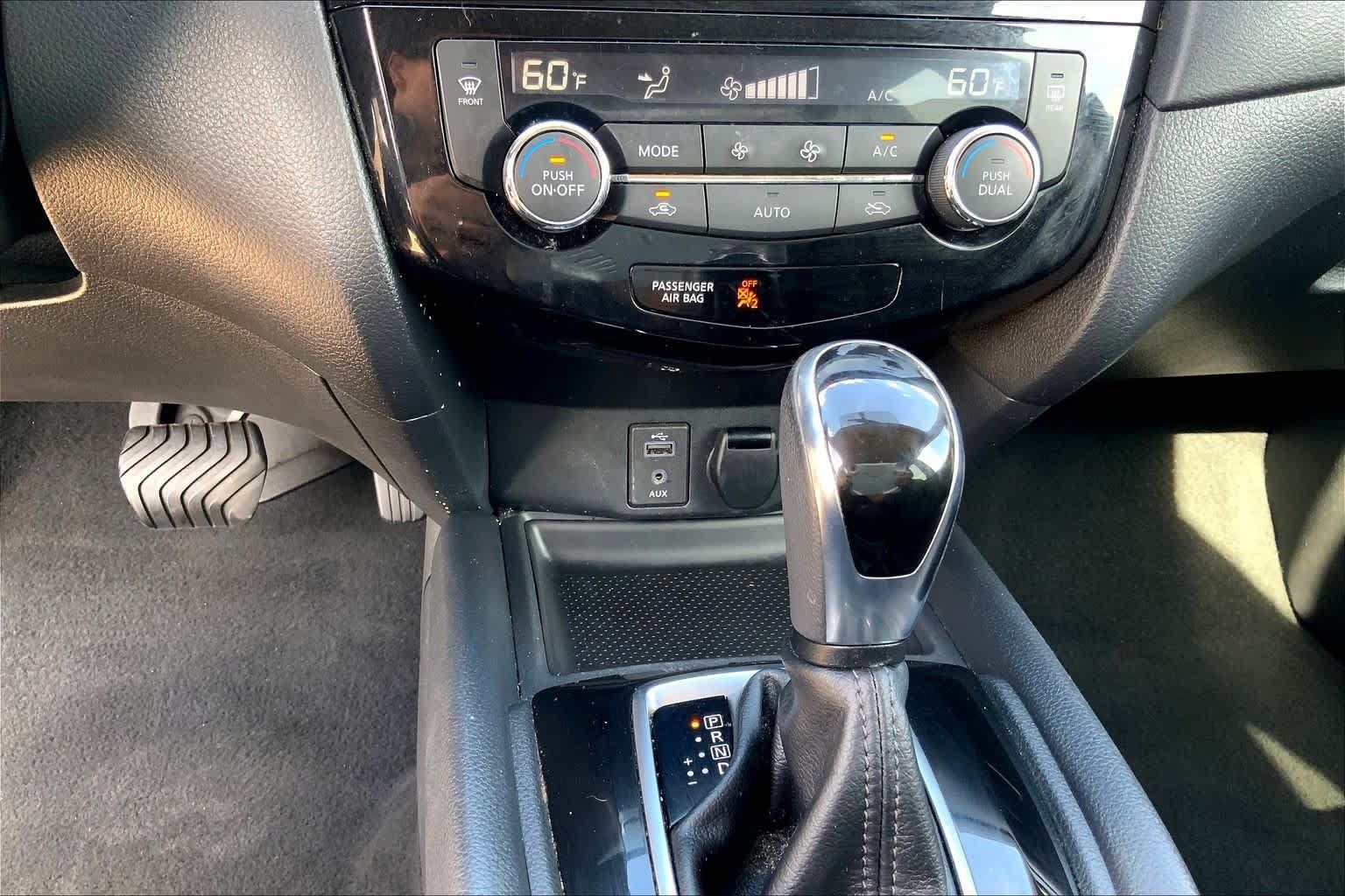 Used 2017 Nissan Rogue SV FWD image 31