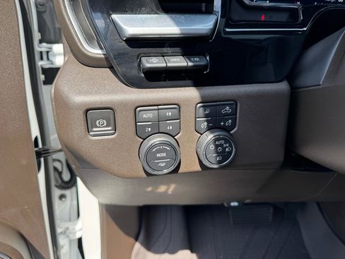 Used 2022 Chevrolet Silverado 1500 LTZ w/ Technology Package image 28