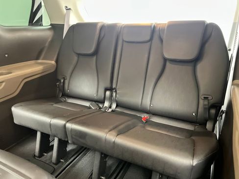 Used 2025 Kia Carnival FWD image 36