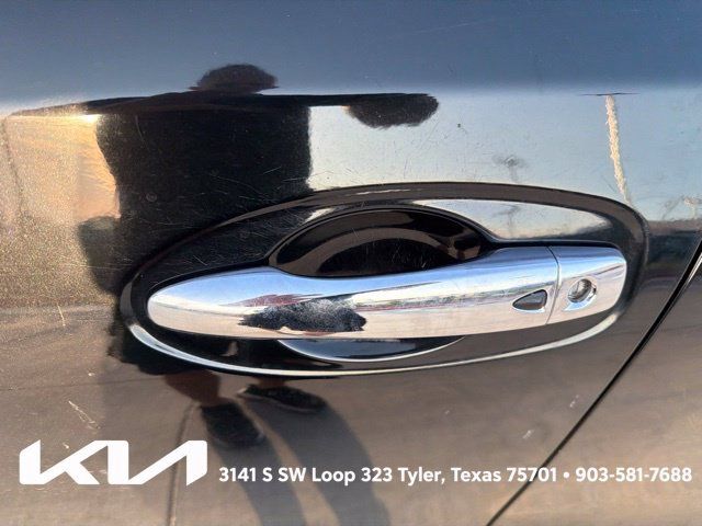 Used 2018 Nissan Rogue SV w/ Premium Package FWD image 6