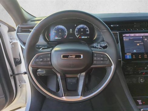 Used 2024 Jeep Grand Cherokee Limited AWD/4WD image 11