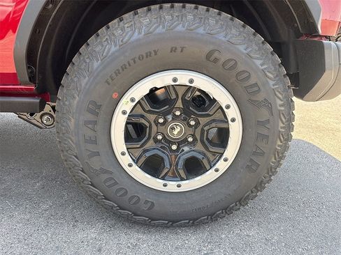 New 2025 Ford Bronco Badlands image 16