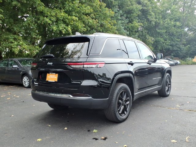 Certified 2023 Jeep Grand Cherokee Laredo X AWD/4WD image 7