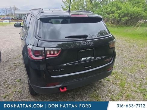 Used 2022 Jeep Compass Trailhawk w/ Trailhawk Convenience Group AWD/4WD image 7