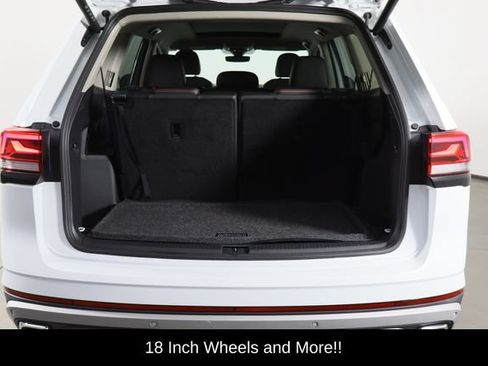Used 2025 Volkswagen Atlas Peak Edition SE AWD/4WD image 18