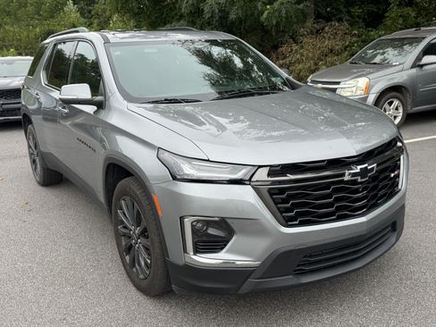 Used 2023 Chevrolet Traverse RS AWD/4WD image 3