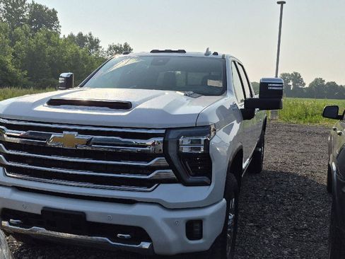 Used 2024 Chevrolet Silverado 3500 High Country w/ High Country Premium Package AWD/4WD image 1