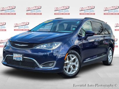 Used 2017 Chrysler Pacifica Touring-L w/ Tire & Wheel Group