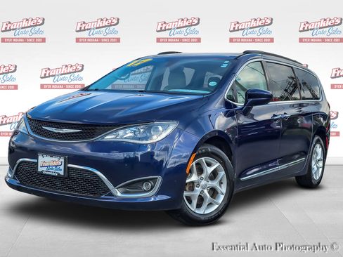 Used 2017 Chrysler Pacifica Touring-L w/ Tire & Wheel Group FWD image 1