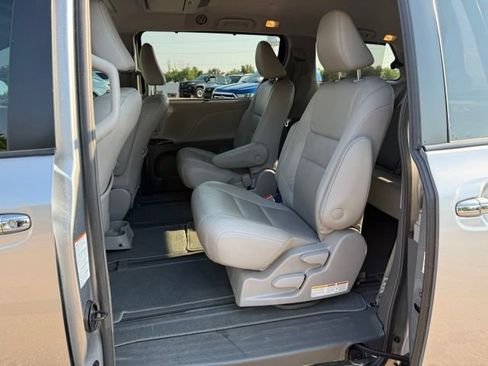 Used 2018 Toyota Sienna XLE Premium AWD/4WD image 17