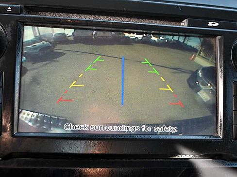 Used 2017 Nissan Titan SV image 23