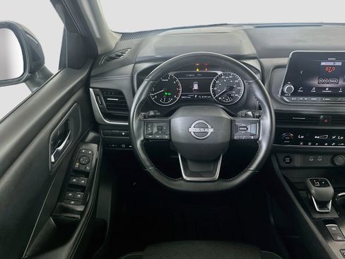 Used 2025 Nissan Rogue SV FWD image 18