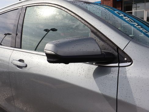 Used 2023 Chevrolet Equinox Premier image 2