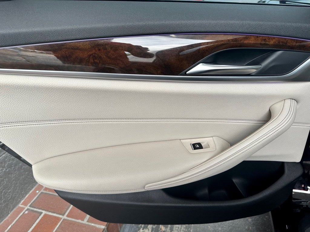Used 2017 BMW 540i RWD image 38