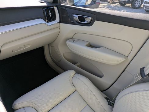 New 2026 Volvo XC60 B5 Ultra w/ Climate Package image 17