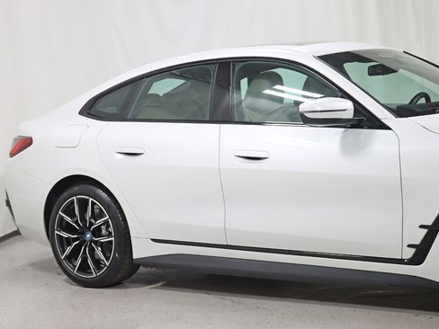 Used 2022 BMW i4 eDrive40 w/ M Sport Package image 3