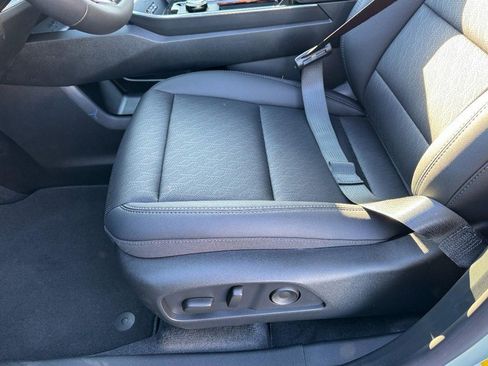 New 2026 Chevrolet Equinox LT w/ Convenience Package II FWD image 10