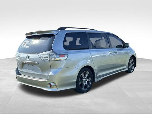Used 2014 Toyota Sienna SE w/ SE Premium Package w/Entune FWD image 5