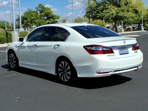 Used 2017 Honda Accord Touring image 5