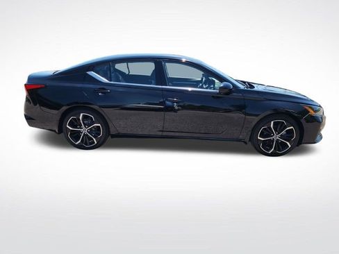 Used 2024 Nissan Altima 2.5 SR w/ SR Premium Package FWD image 7
