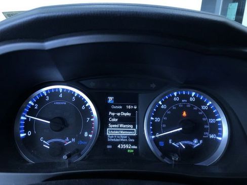 Used 2019 Toyota Highlander Plus w/ Phone Cable & Charge Package image 33