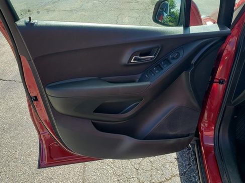 Used 2019 Chevrolet Trax LT w/ Driver Confidence Package AWD/4WD image 12