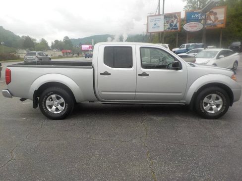 Used 2012 Nissan Frontier SV image 4