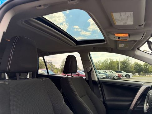 Used 2018 Toyota RAV4 XLE FWD image 12