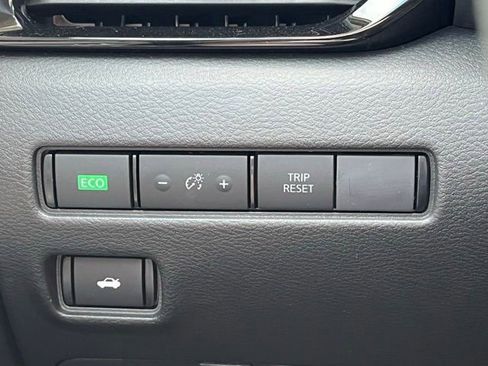 Used 2025 Nissan Sentra SV FWD image 32