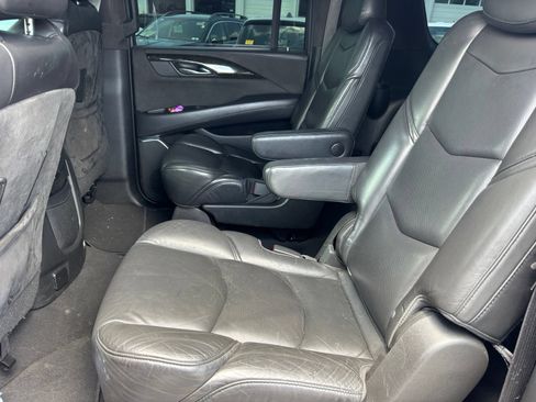 Used 2019 Cadillac Escalade ESV Platinum RWD image 14
