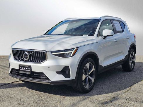 Certified 2023 Volvo XC40 B5 Plus w/ Driver Assist Package image 7