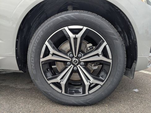 Used 2022 Volvo XC60 B5 Momentum w/ Climate Package image 10