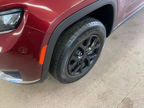 Certified 2023 Jeep Grand Cherokee L Limited w/ Luxury Tech Group II image 5