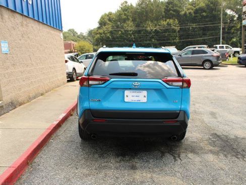 Used 2021 Toyota RAV4 LE FWD image 5
