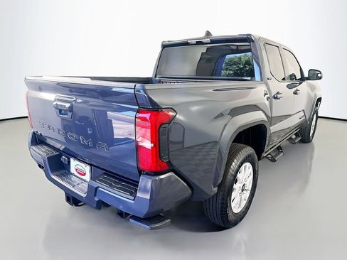 Used 2025 Toyota Tacoma SR5 AWD/4WD image 5
