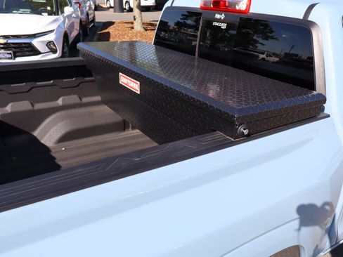 Used 2025 Chevrolet Colorado Z71 AWD/4WD image 12