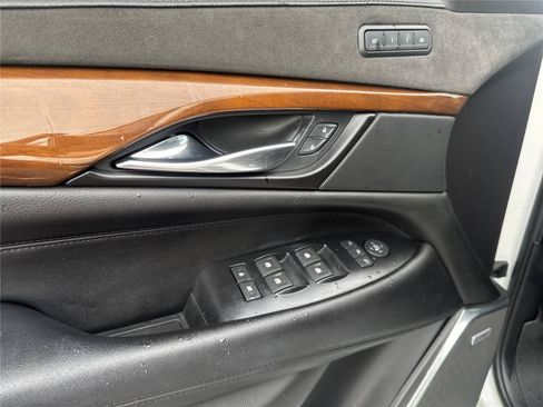 Used 2020 Cadillac Escalade Premium Luxury AWD/4WD image 17