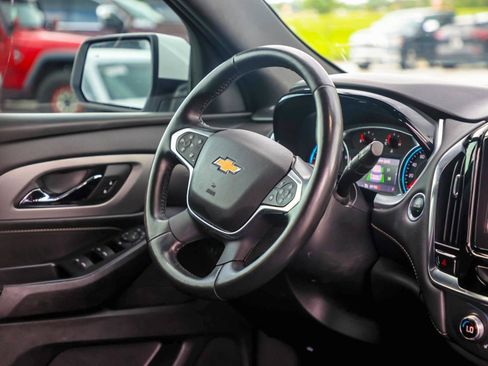 Used 2022 Chevrolet Traverse LT FWD image 10