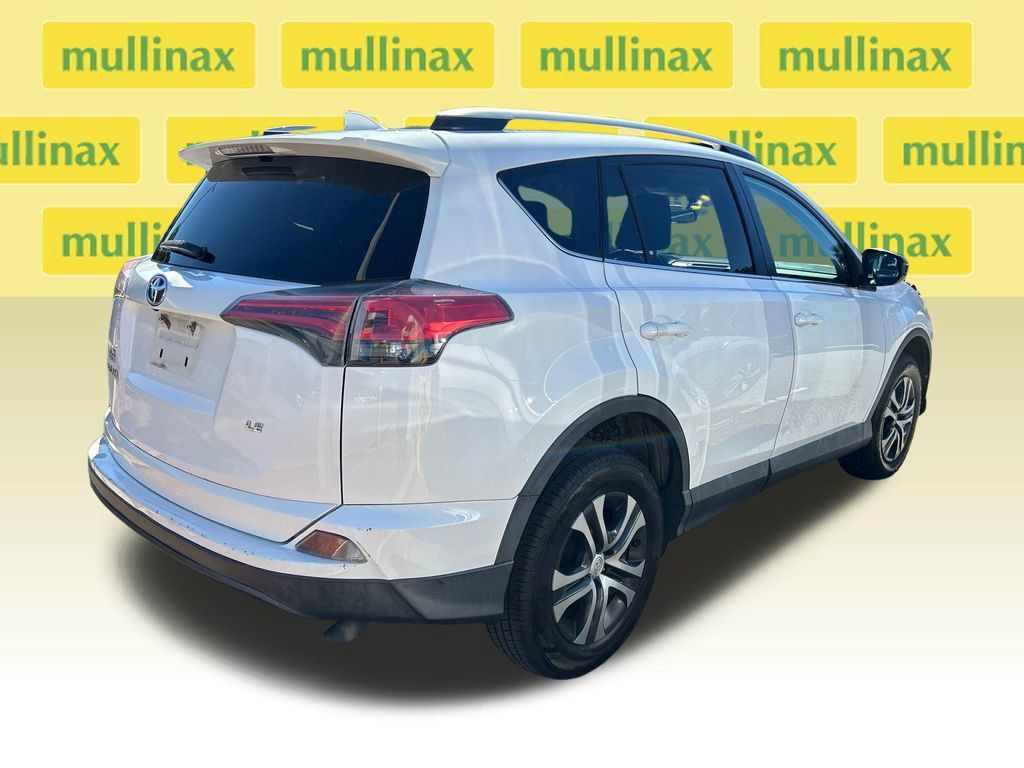 Used 2016 Toyota RAV4 LE FWD image 2