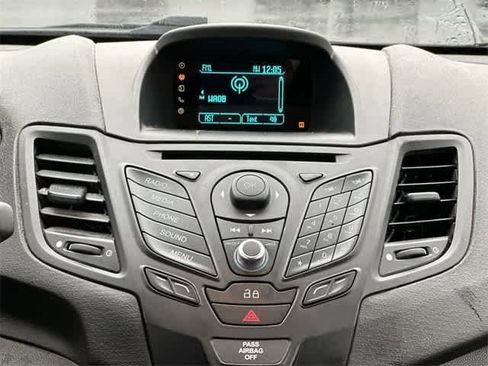 Used 2015 Ford Fiesta SE image 10