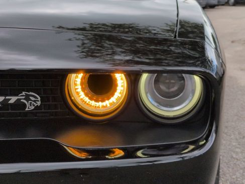 Used 2016 Dodge Challenger SRT Hellcat RWD image 10