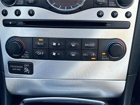 Used 2014 INFINITI Q60 Convertible w/ Premium Package image 16