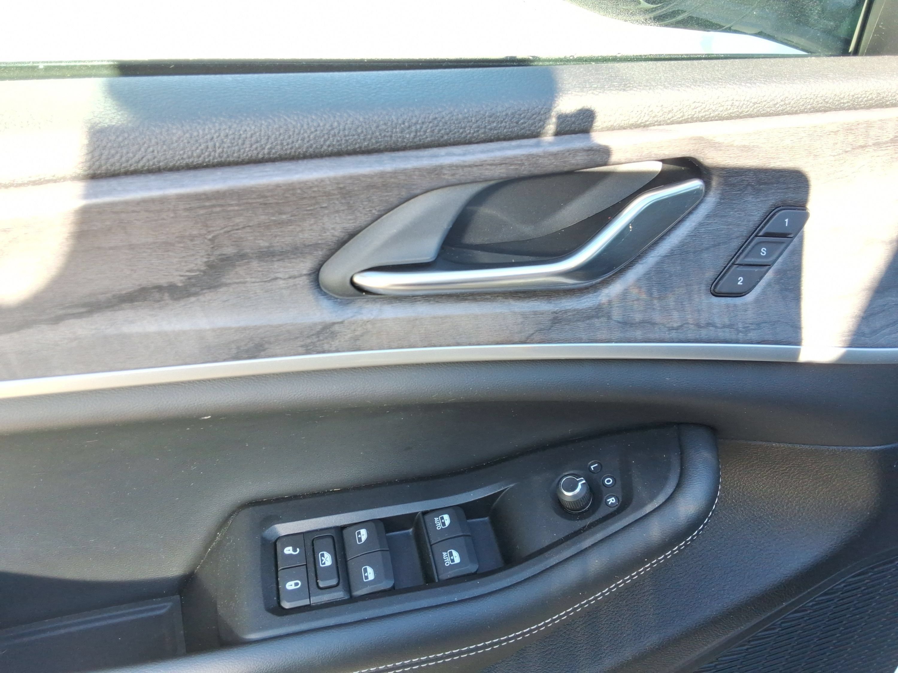 Used 2024 Jeep Grand Cherokee Limited AWD/4WD image 21
