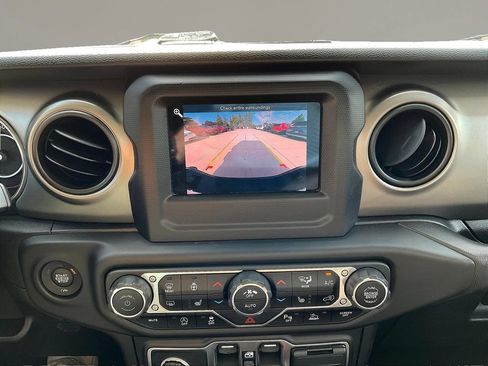 Used 2021 Jeep Gladiator Sport AWD/4WD image 15