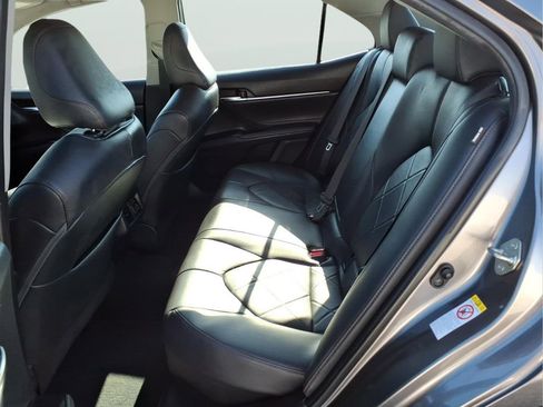 Used 2018 Toyota Camry XLE image 31