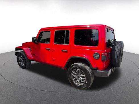 Used 2025 Jeep Wrangler Unlimited Sahara AWD/4WD image 9