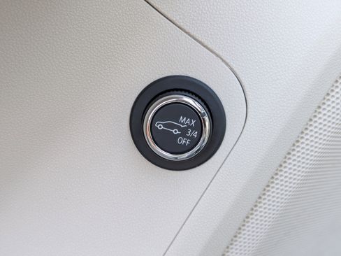 Used 2022 GMC Acadia Denali w/ Denali Ultimate Package image 35