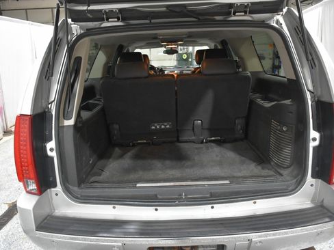 Used 2011 Cadillac Escalade ESV Premium image 22