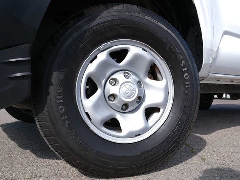 Used 2017 Toyota Tacoma SR image 46